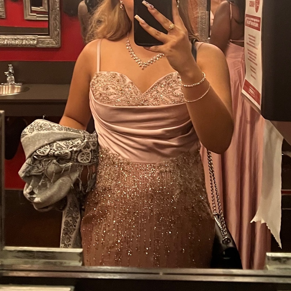 Pink dress - Picture 6 of 8